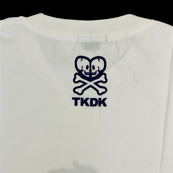 NEW Tokidoki Asian Gal w/ Bikini & Creamsicle White T-Shirt Men’s Medium Tee NWT - Picture 5 of 5